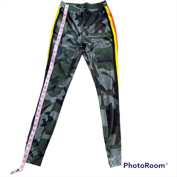 Pam and Gela Juicy Athletic Leggings Camo with Color Stripes on sides - Picture 11 of 11